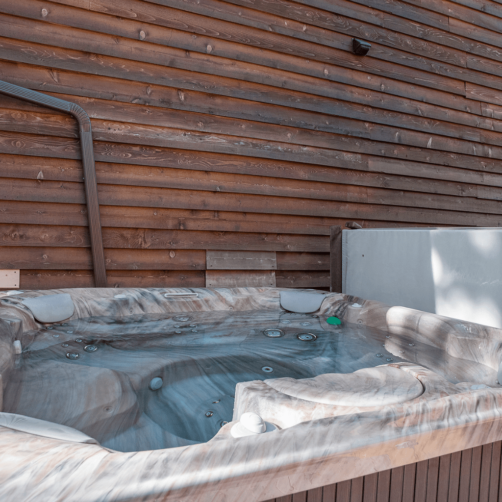 4 bedroom 3 bath Tatanka Hideaway Hot tub